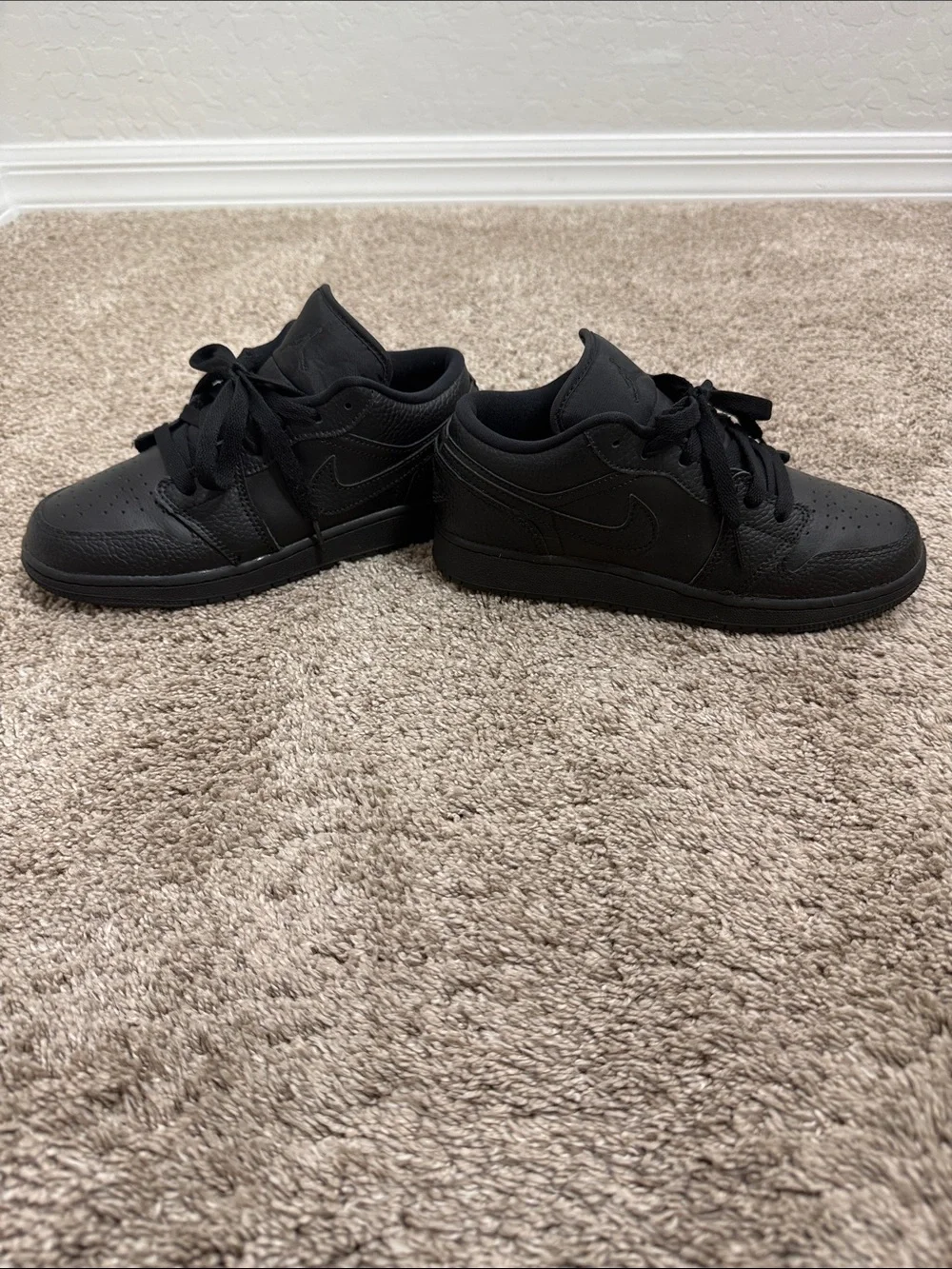Big Kids 4.5 Air Jordan 1 Low - Like New!